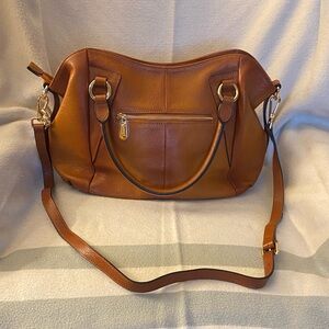 Chic Tan Leather Shoulder Bag